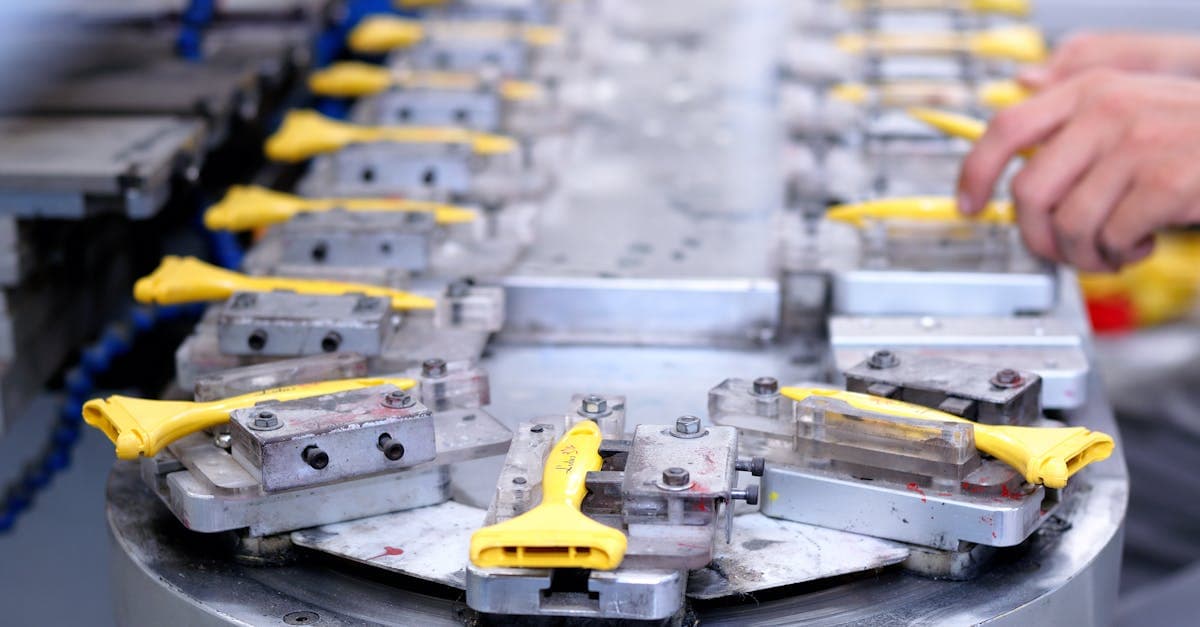 Factory production line assembling customized components for varied product configurations